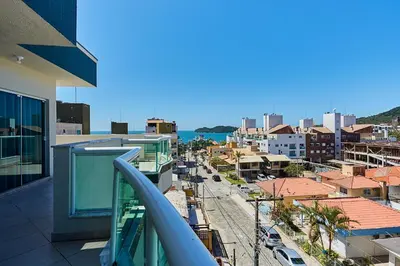 A planta de 018 - Apartamento com 4 Dormitórios Centro de Bombinhas- Garagem para 3 Carros