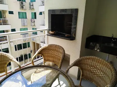 Uma televisão e/ou sistema de entretenimento em Vivendas Summer Beach Apto Particular