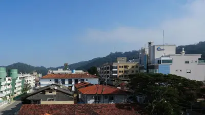 Uma vista geral da montanha ou uma vista da montanha a partir do apartamento
