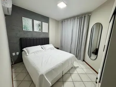 Uma cama ou camas num quarto em Apartamento Meia Praia Lateral Mar (Wi-Fi e Ar-condicionado)