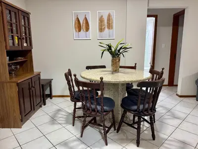 A planta de Apartamento Meia Praia Lateral Mar (Wi-Fi e Ar-condicionado)