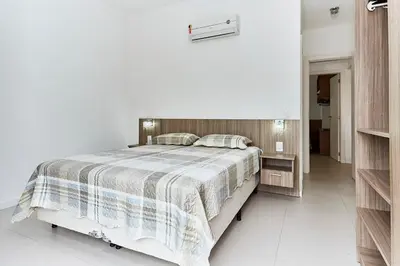 A planta de 1037 - Lindo Apto 2 Suítes em Bombinhas- 2 Vagas na Garagem - 50 metros da Praia - Centro de Bombinhas