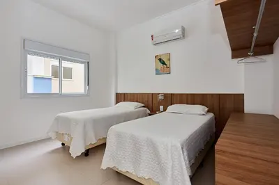 A planta de 1037 - Lindo Apto 2 Suítes em Bombinhas- 2 Vagas na Garagem - 50 metros da Praia - Centro de Bombinhas