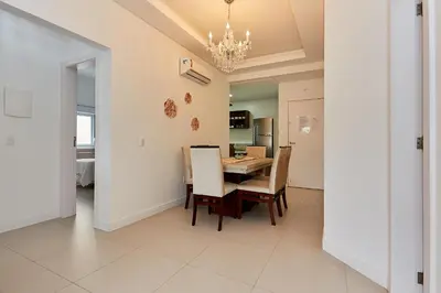 A planta de 1037 - Lindo Apto 2 Suítes em Bombinhas- 2 Vagas na Garagem - 50 metros da Praia - Centro de Bombinhas