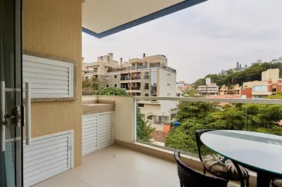 A planta de 1037 - Lindo Apto 2 Suítes em Bombinhas- 2 Vagas na Garagem - 50 metros da Praia - Centro de Bombinhas