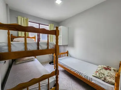 Uma cama ou camas num quarto em Apto 304 El shadday 3 quartos 150 metros mar