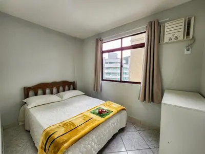 Uma cama ou camas num quarto em Apto 304 El shadday 3 quartos 150 metros mar