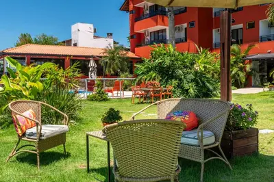 Um jardim no exterior de Rizzu Marina Hotel