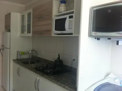 A cozinha ou kitchenette de EXCELENTE APTO NA QUADRA DA PRAIA
