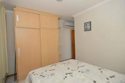 A planta de 1074 Apartamento de cobertura com linda vista para o mar com 02 dormitórios, na praia do centro de Bombinhas