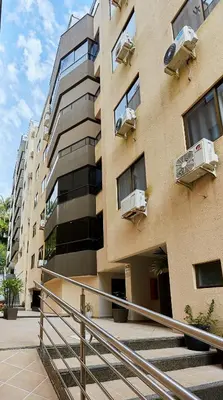 A planta de 1074 Apartamento de cobertura com linda vista para o mar com 02 dormitórios, na praia do centro de Bombinhas