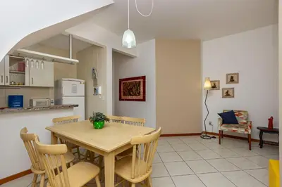 A planta de Ilhas Cayman 133 – Linda Cobertura Duplex com Piscina Privativa a 120 Metros da Praia de Bombas.