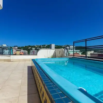 Ilhas Cayman 133 – Linda Cobertura Duplex com Piscina Privativa a 120 Metros da Praia de Bombas.