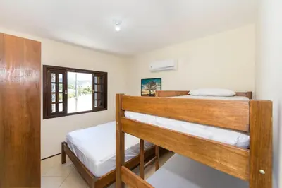 Uma cama ou camas num quarto em Casa Patta - 05 dormitórios, com piscina.