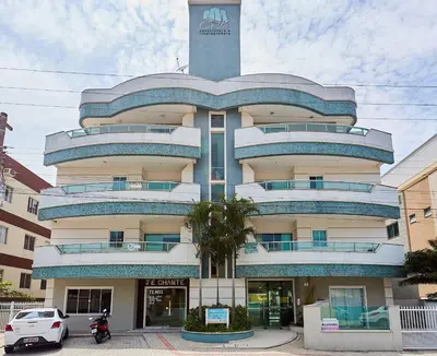 A planta de 983 Apartamento de cobertura com vista para o mar com 02 suítes e 02 garagens na praia do centro de Bombinhas
