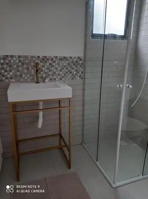 Uma casa de banho em Casa com dois pavimentos nova, em Mariscal