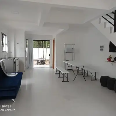 Casa com dois pavimentos nova