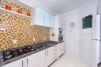 A cozinha ou kitchenette de 258 - Apto confortável na praia de Bombas