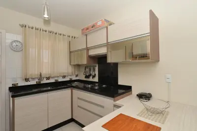 A planta de Apartamento no centro de Bombinhas completo