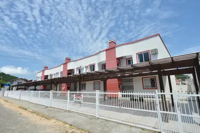 A planta de Apartamento no centro de Bombinhas completo