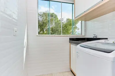 A planta de 1070 Lindo Apartamento na praia de Bombas 2 dormitórios