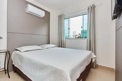 A planta de 1070 Lindo Apartamento na praia de Bombas 2 dormitórios