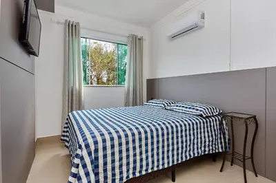 A planta de 1070 Lindo Apartamento na praia de Bombas 2 dormitórios