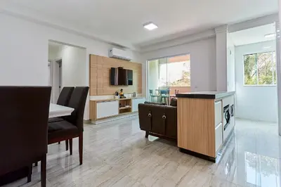 A planta de 1070 Lindo Apartamento na praia de Bombas 2 dormitórios