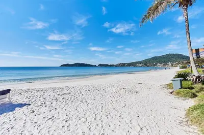 A planta de 1070 Lindo Apartamento na praia de Bombas 2 dormitórios