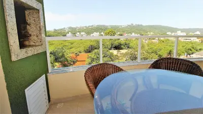 Uma vista geral da montanha ou uma vista da montanha a partir do apartamento