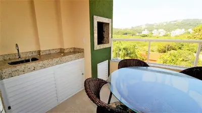 Uma vista geral da montanha ou uma vista da montanha a partir do apartamento