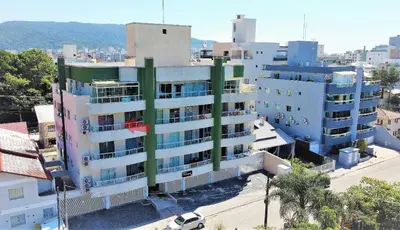 O edifício onde o apartamento está situado