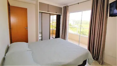 Uma cama ou camas num quarto em 1024 - Apartamento em Bombinhas para locação de temporada - Praia de Bombas
