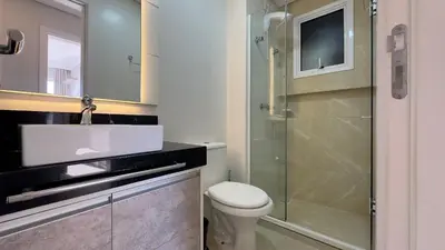 Uma casa de banho em 006B - Apto novo 2 quartos em condomínio de luxo em Bombas