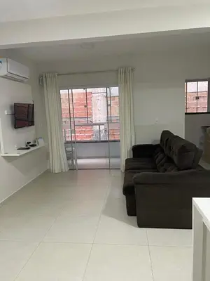 Uma televisão e/ou sistema de entretenimento em Residencial Helena Perequê Porto Belo SC
