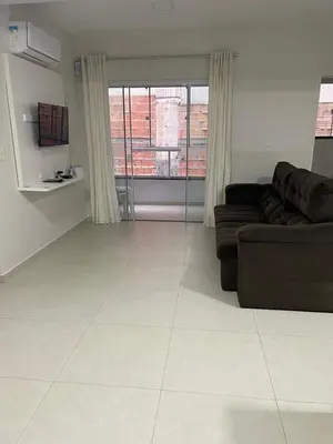 Uma televisão e/ou sistema de entretenimento em Residencial Helena Perequê Porto Belo SC