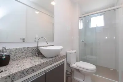 Uma casa de banho em Aluguel Apartamento 2 quartos Bombas SC