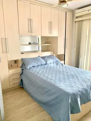Uma cama ou camas num quarto em Apto 3 dorm completo - 100m Praia - Meia Praia