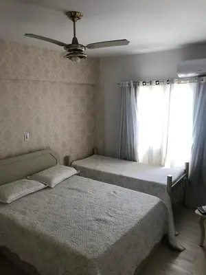 Uma cama ou camas num quarto em Apto 3 dorm completo - 100m Praia - Meia Praia