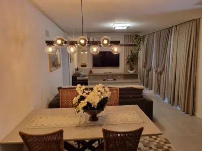 A planta de Apartamento Meia Praia excelente