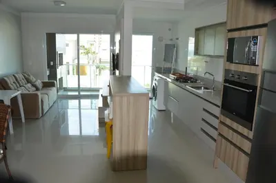 A cozinha ou kitchenette de Belíssimo apto 2 suítes com vista para o mar