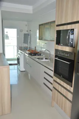 A cozinha ou kitchenette de Belíssimo apto 2 suítes com vista para o mar