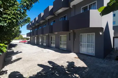 O edifício onde o apartamento está situado