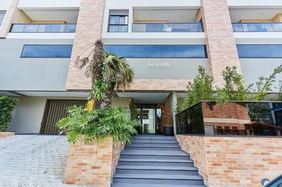 A planta de 1086 Apartamento novo com 02 vagas de garagem À 100 metros da praia do centro de Bombinhas