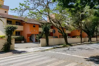O edifício onde o apartamento está situado