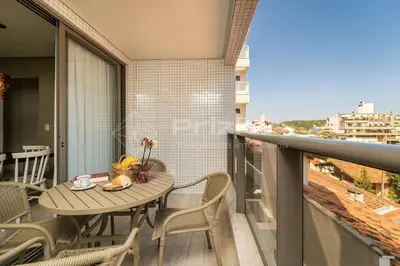 Uma varanda ou terraço em PM 205 · Apartamento de Alto Padrão com Rooftop, 3 quartos na Praia Bombinhas com excelente localização.