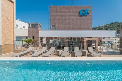 A piscina em ou perto de PM 205 · Apartamento de Alto Padrão com Rooftop, 3 quartos na Praia Bombinhas com excelente localização.