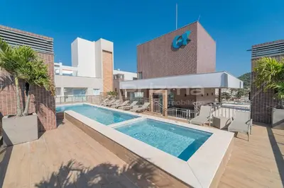 A piscina em ou perto de PM 205 · Apartamento de Alto Padrão com Rooftop, 3 quartos na Praia Bombinhas com excelente localização.