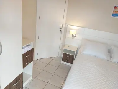 Uma cama ou camas num quarto em Solar das Flores apto 03