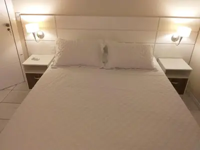 Uma cama ou camas num quarto em Solar das Flores apto 03